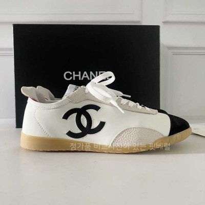 [국내배송] 샤* 스니커즈 카프스킨 & 엠보스드 스웨이드 카프스킨