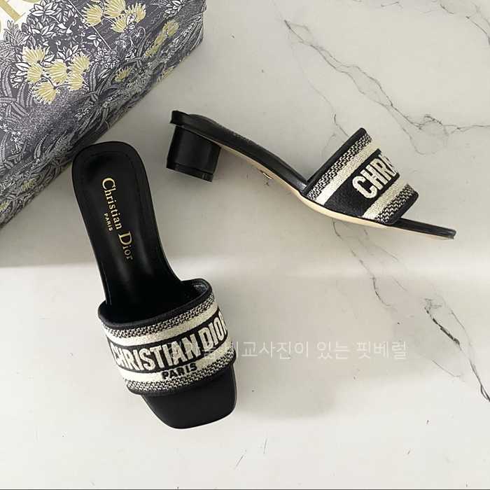 [국내배송] 디* 디웨이 뮬 힐 체크앤디올 자수 코튼 네이비 블루